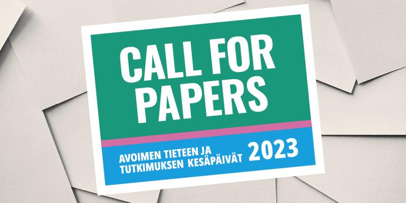 Teksti: Call for papers, Avoimen tieteen ja tutkimuksen kesäpäivät 2023. Taustalla paperimaista grafiikkaa.