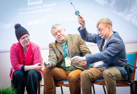 Thora Herrmann, Petteri Laihonen ja Jonni Karlsson ECSA-konferenssin avajaistilaisuudessa.