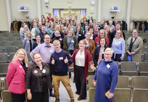 AVOTT-talvipäivien yleisöä Helsingin yliopistolla.